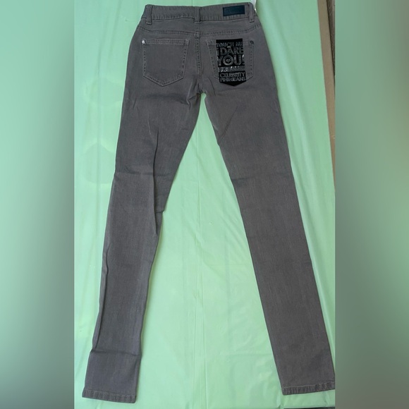 Celebrity Pink women Charcoal Skinny Jeans
NWT Size 0 Juniors - Picture 3 of 15